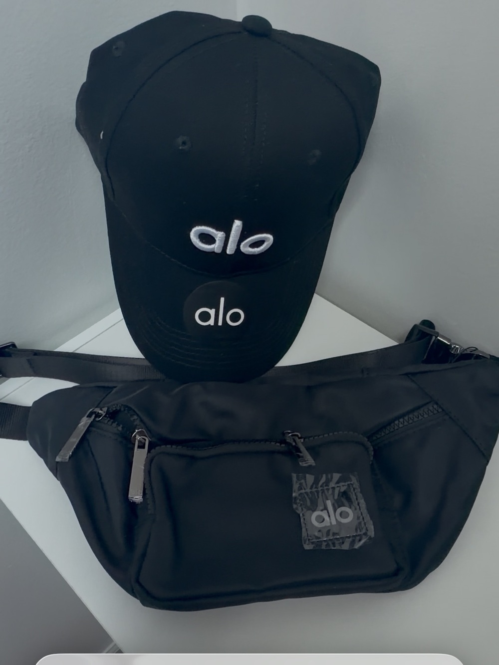 Alo Yoga Black Fanny Pack Belt Bag & Logo Hat 2-Piece Bundle NWT